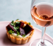 rosévin og mad